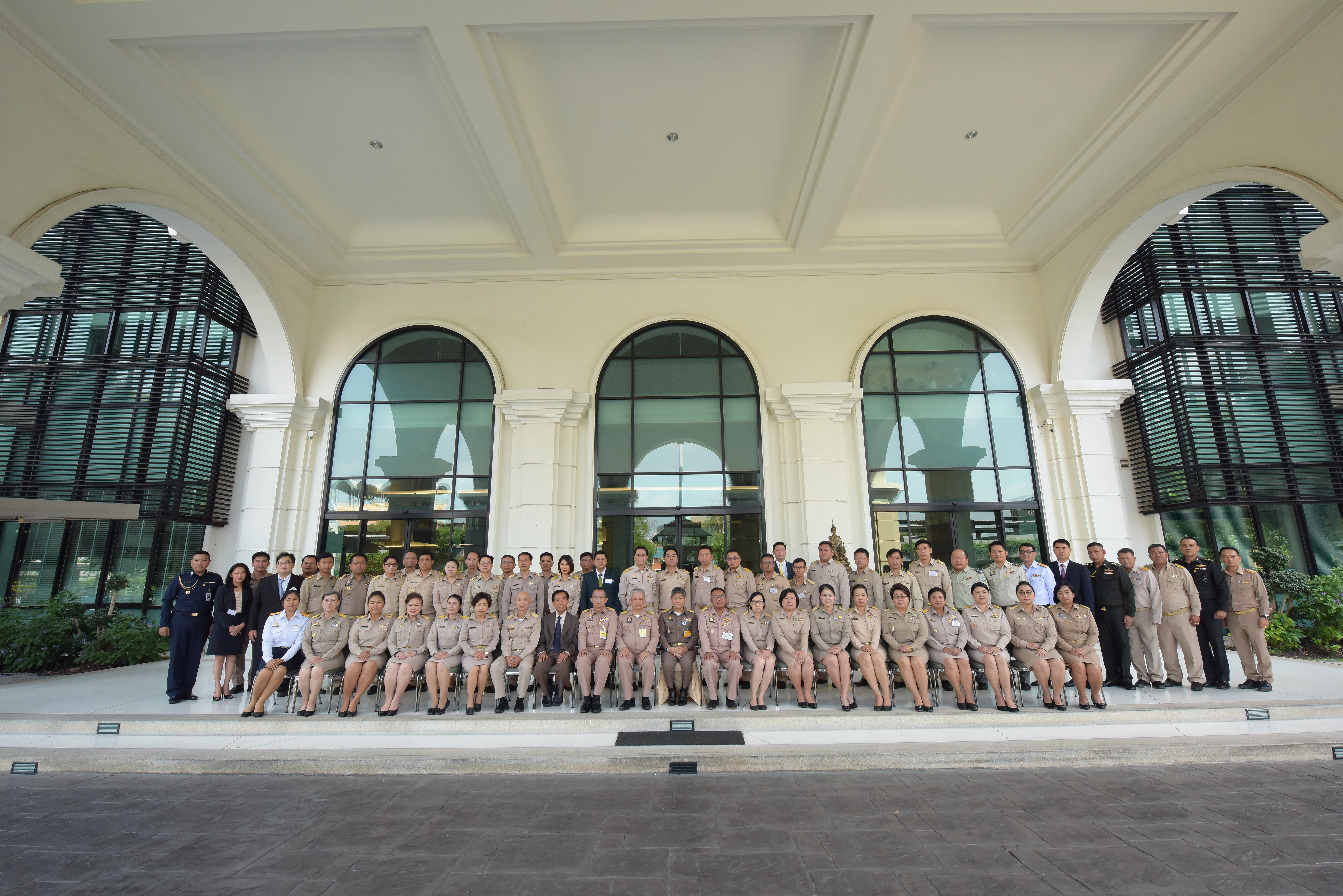 โครงการฝึกอบรมหลักสูตรนักบริหารการพัฒนาตามแนวพระราชดำริ (นบร.) รุ่นที่ 8