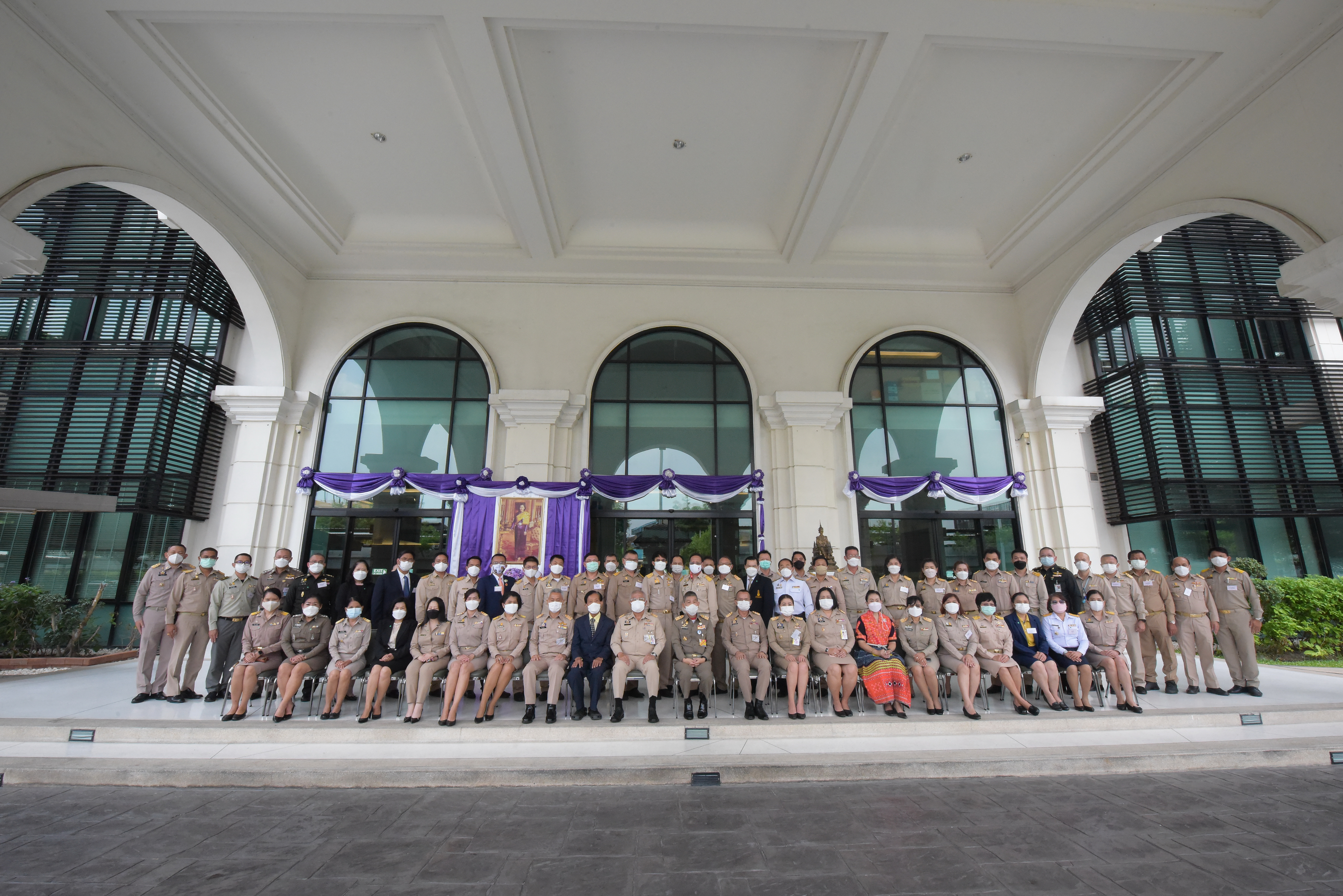 โครงการฝึกอบรมหลักสูตรนักบริหารการพัฒนาตามแนวพระราชดำริ (นบร.) รุ่นที่ 10