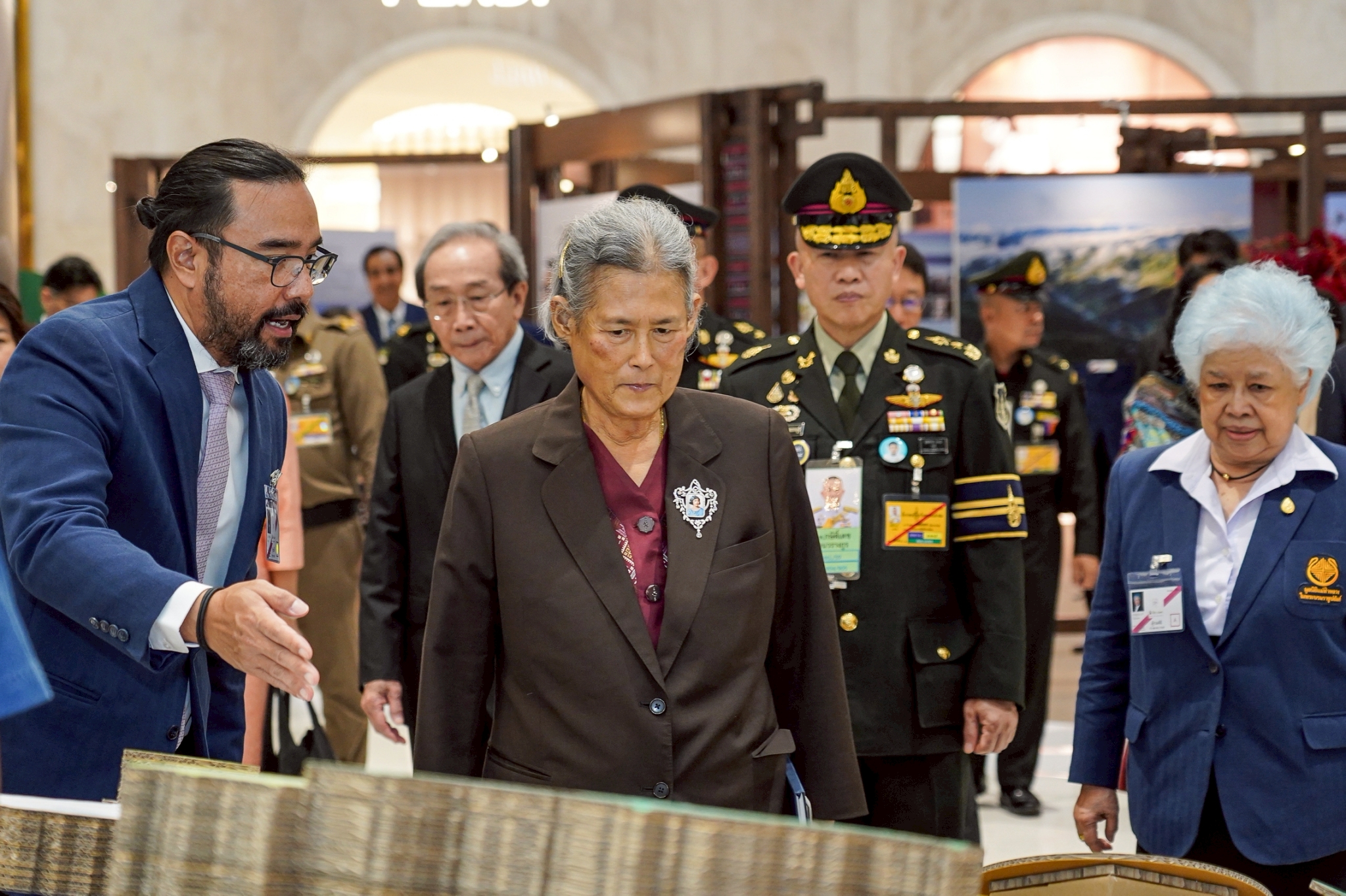 วันพุธที่ 15 ตุลาคม 2568 เวลา 14.30 น. สมเด็จพระกนิษฐาธิราชเจ้า กรมสมเด็จพระเทพรัตนราชสุดา ฯ สยามบรมราชกุมารี เสด็จพระราชดำเนินไปทอดพระเนตรนิทรรศการ “คิดถึง...สมเด็จย่า ครั้งที่ 28 : เส้นทางแม่ฟ้าหลวง…จากวันวานสู่วันนี้” ณ ธารา ฮอลล์ ชั้น M ไอคอนสยาม